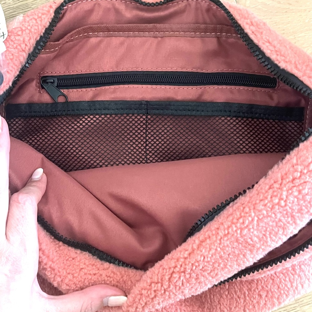 New Pink Fleece Large Crossbody Bag - Picture 3 of 4